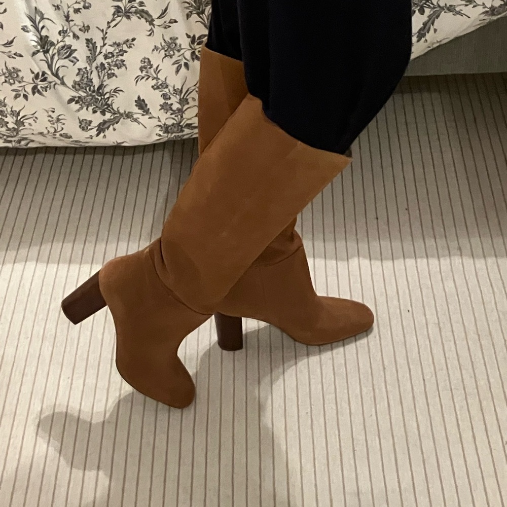 Elegant Tan Knee-High Women's Boots